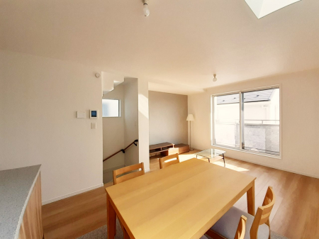 ���r���O ���������R�Ɖ�b�����܂��A�S�n�悢�ЂƂƂ�