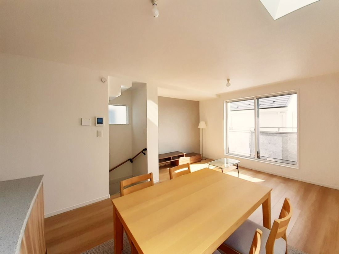 ���r���O ���������R�Ɖ�b�����܂��A�S�n�悢�ЂƂƂ�