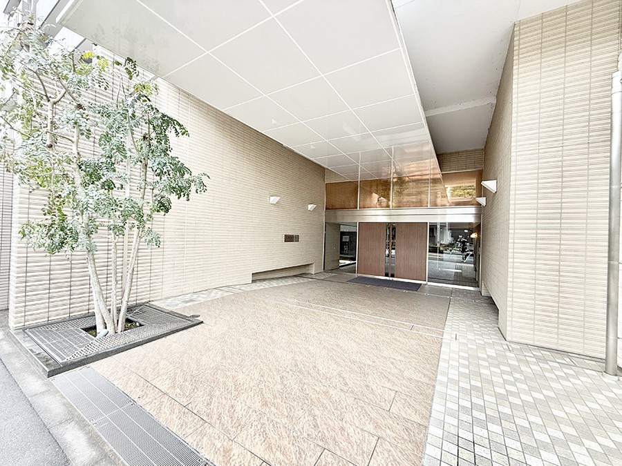 �G���g�����X �O�ρ��Ǘ��̍s���͂����G���g�����X�ň��S���ĕ�点����ł�