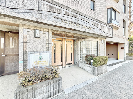 �G���g�����X �O�ρ��Ǘ��̍s���͂����G���g�����X�ň��S���ĕ�点����ł�