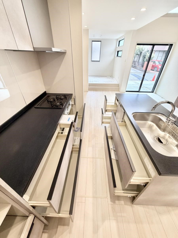 �L�b�`�� �����������������Ԃ����܂��A�Ί炠�ӂ��L�b�`��