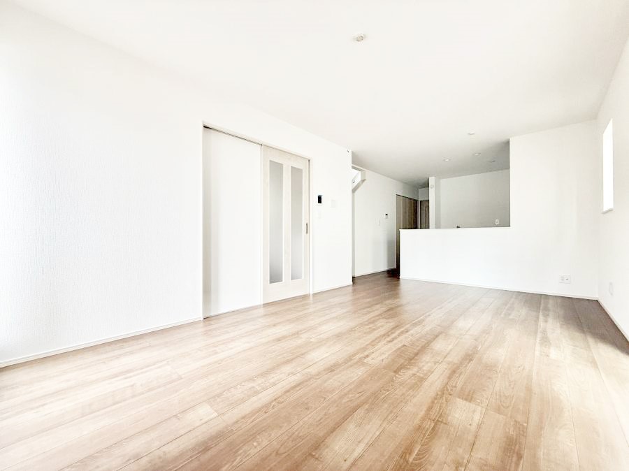 ���r���O ����