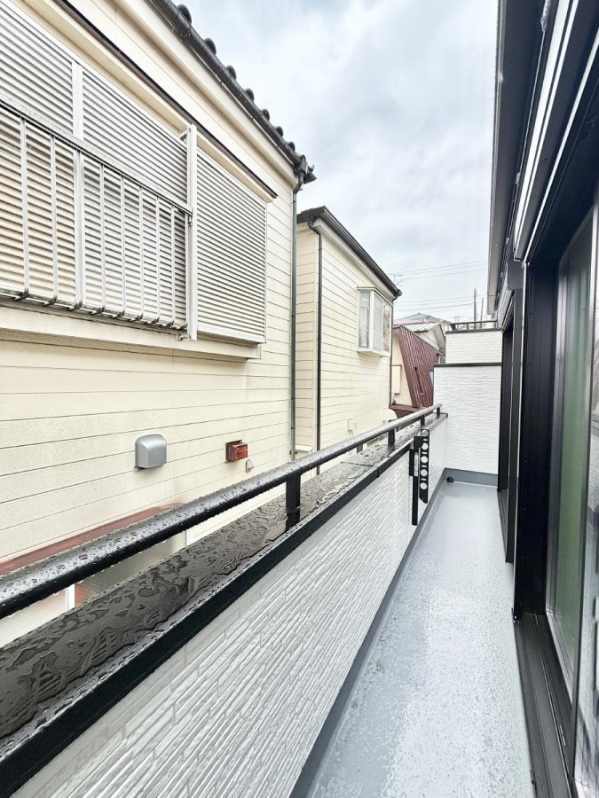 �o���R�j�[ ������ �G�߂̈ڂ낢����������J���I�ȋ�Ԃł�