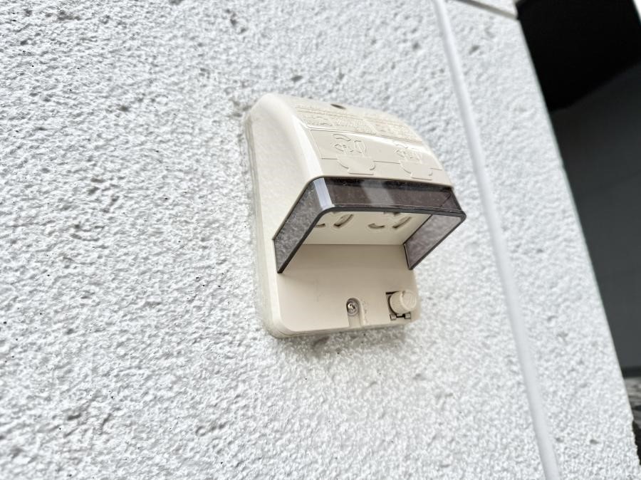 ���̑����� �ݔ������O�ɓd���R���Z���g������΁A�������@�ő���O�ǂ�|������ȂǕ֗��ł��B