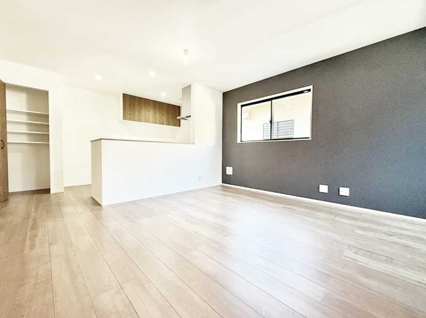 ���r���O ���������S�n�̂����A���z�̃��r���O