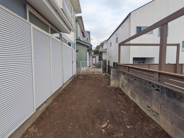 ���̑� �O�ρ���炵�ɏ�����^����A�΂��������ꂽ�Z�܂��ł�