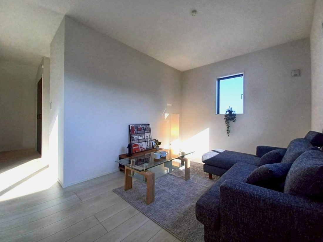 ���r���O �������������ꂽ�C���e���A���f����A�X�^�C���b�V���ȋ��