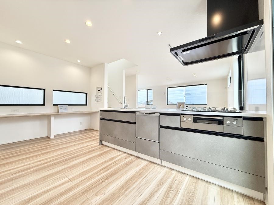 �L�b�`�� �������Ƒ����J��[�߂�A������̂���L�b�`��