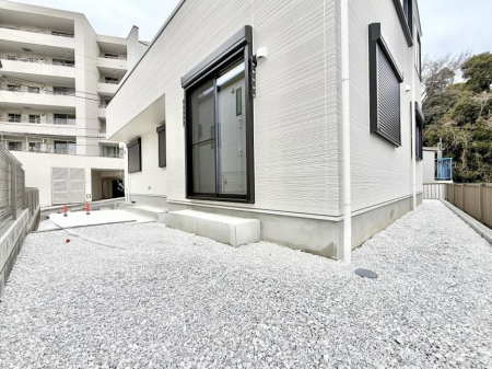 ���̑� �O�ρ���炵�ɏ�����^����A�΂��������ꂽ�Z�܂��ł�