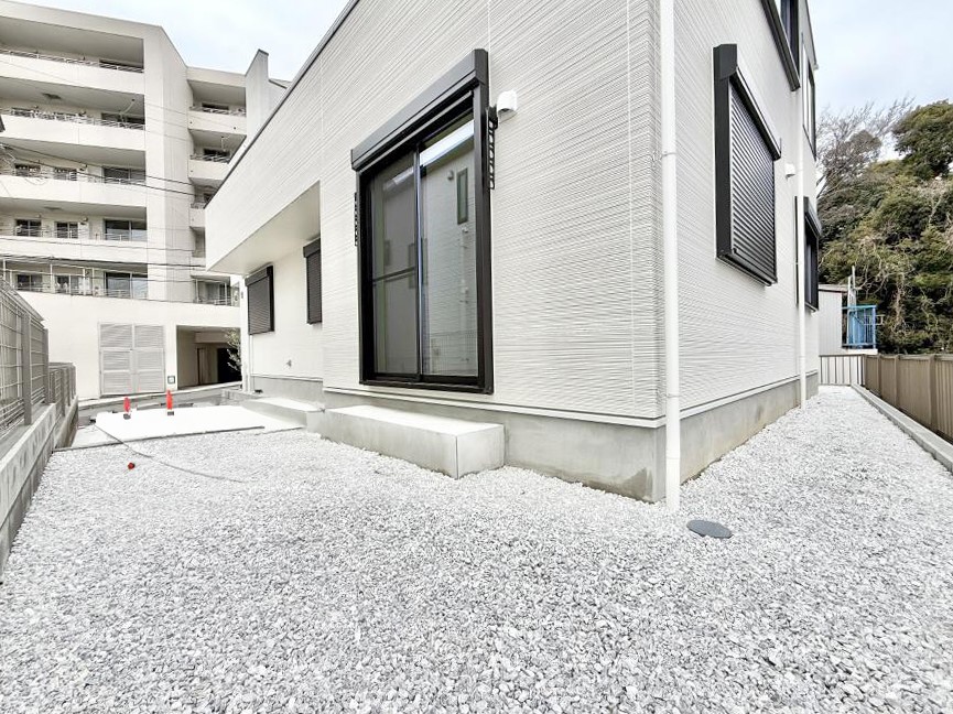 ���̑� �O�ρ���炵�ɏ�����^����A�΂��������ꂽ�Z�܂��ł�