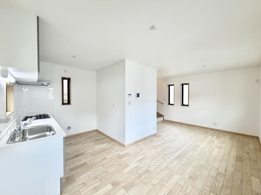 ���r���O ����