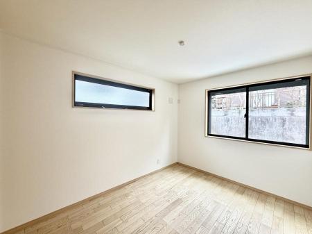 �Q�� ����