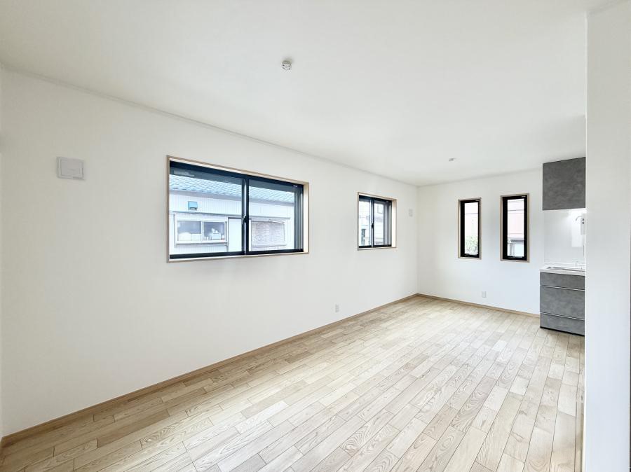 ���r���O ����