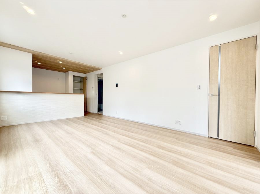 ���r���O ����