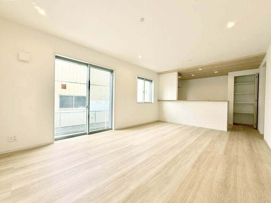 ���r���O ����