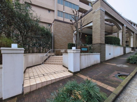 �G���g�����X �O�ρ��������̂���G���g�����X�͉��K�Ȗ����̎n�܂�����o���܂�