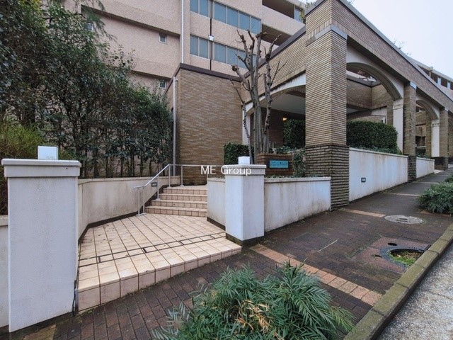 �G���g�����X �O�ρ��������̂���G���g�����X�͉��K�Ȗ����̎n�܂�����o���܂�