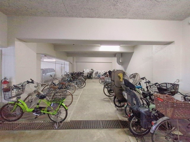 ���̑� �O�ρ��~�n���ɒ��֏���������Ă���A���]�Ԃ̗��p���X���[�Y�ł�