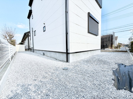 ���̑� �O�ρ���炵�ɏ�����^����A�΂��������ꂽ�Z�܂��ł�