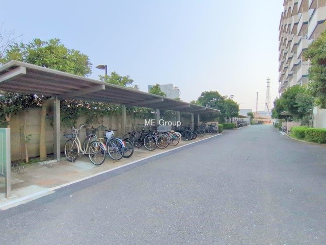 ���̑� �O�ρ����]�Ԃ��g�����Ƒ��ɂ����S�̒��փX�y�[�X��~�n���ɂ��p��