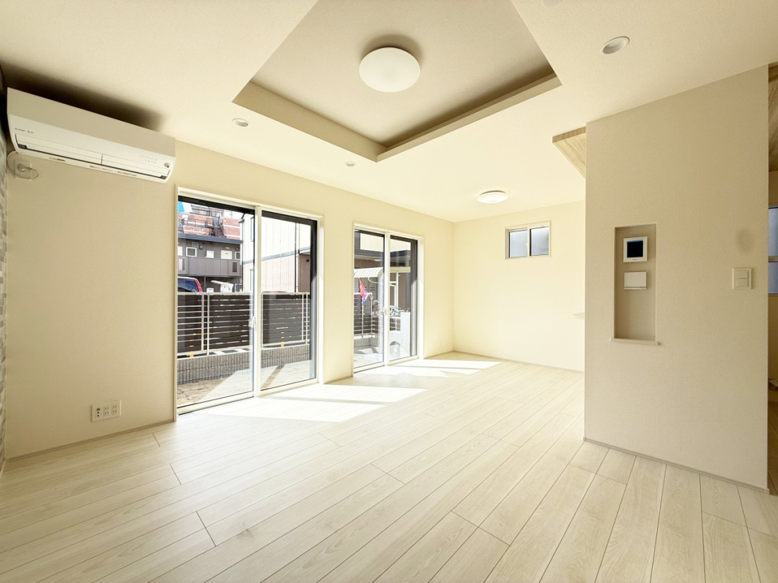 ���r���O ���������났�ƏΊ炪�W�܂�A�S���܂郊�r���O