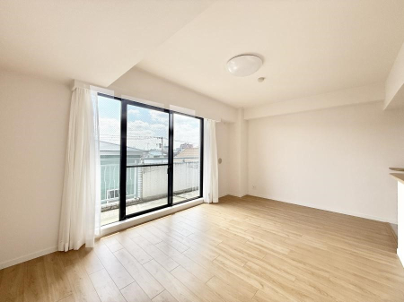 ���r���O ���������S�n�̂����A���z�̃��r���O