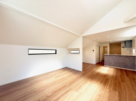 ���r���O �������Ƒ������R�ƏW�܂�A�y�������Ԃ��߂����郊�r���O