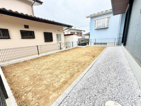 ���̑� �O�ρ���炵�ɏ�����^����A�΂��������ꂽ�Z�܂��ł�