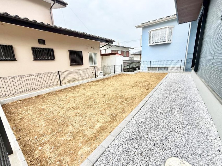 ���̑� �O�ρ���炵�ɏ�����^����A�΂��������ꂽ�Z�܂��ł�