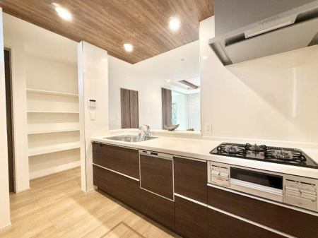 �L�b�`�� �����������������Ԃ����܂��A�Ί炠�ӂ��L�b�`��