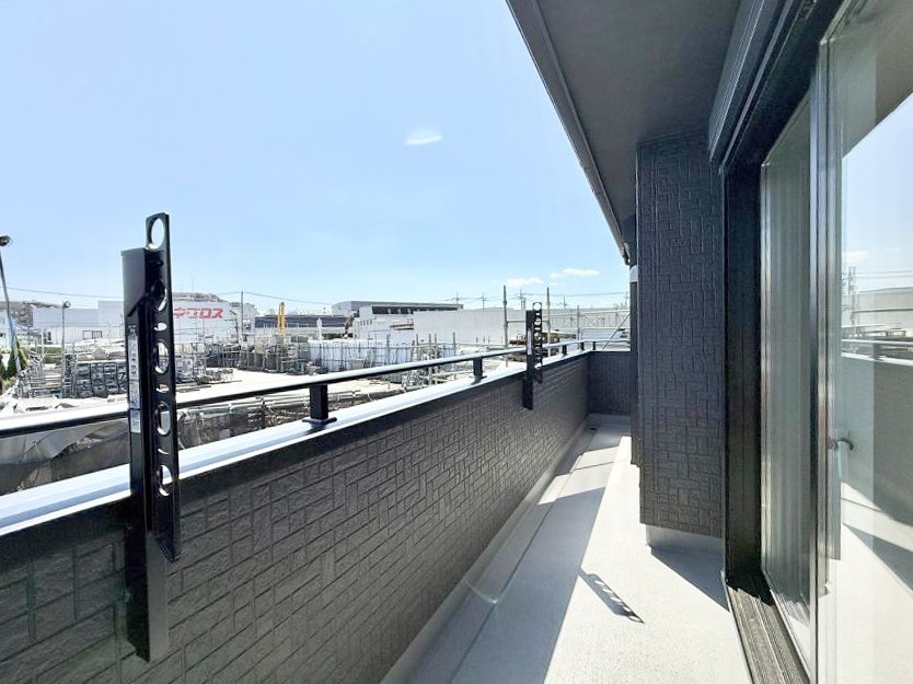 �o���R�j�[ ������ �G�߂̈ڂ낢����������J���I�ȋ�Ԃł�