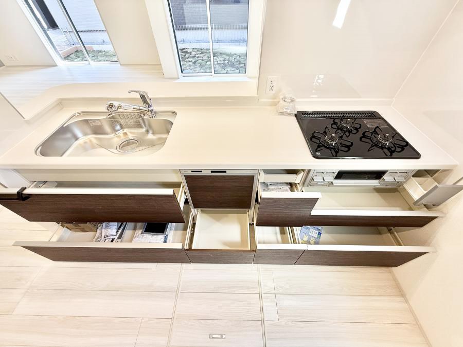 �L�b�`�� �����������������Ԃ����܂��A�Ί炠�ӂ��L�b�`��