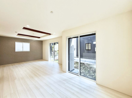 ���r���O ���������S�n�̂����A���z�̃��r���O