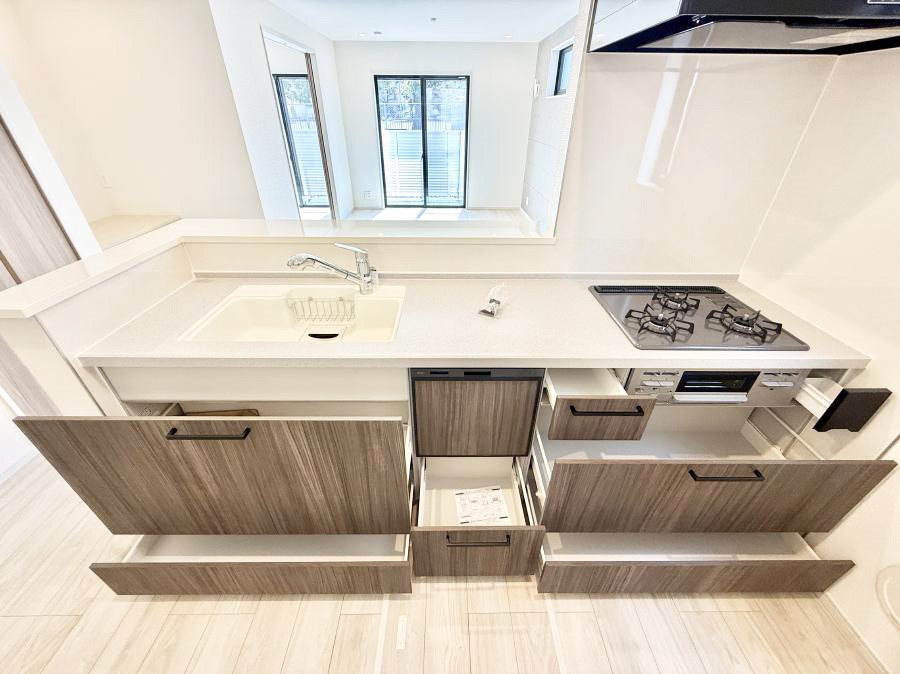 �L�b�`�� �����������������Ԃ����܂��A�Ί炠�ӂ��L�b�`��