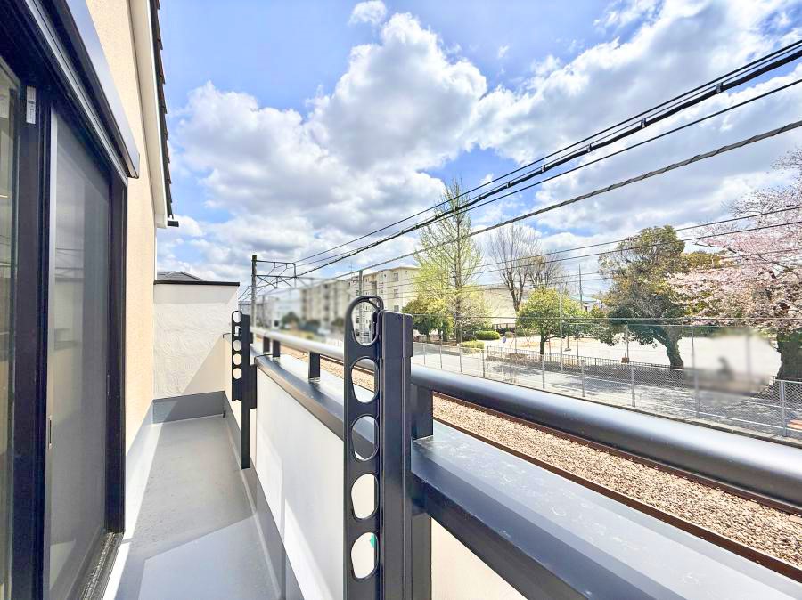 �o���R�j�[ ������ ���R��g�߂Ɋ�����A�J���I�ȃo���R�j�[