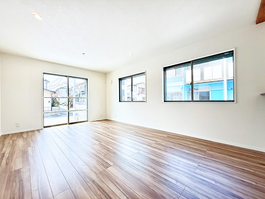 ���r���O ���������났�ƏΊ炪�W�܂�A�S���܂郊�r���O