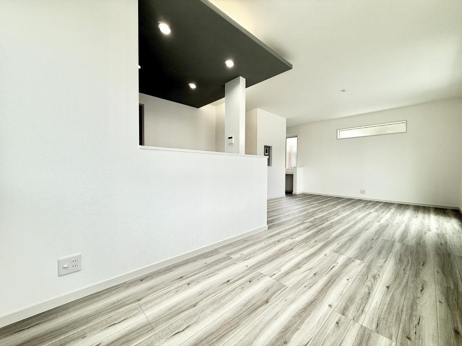 ���r���O ����