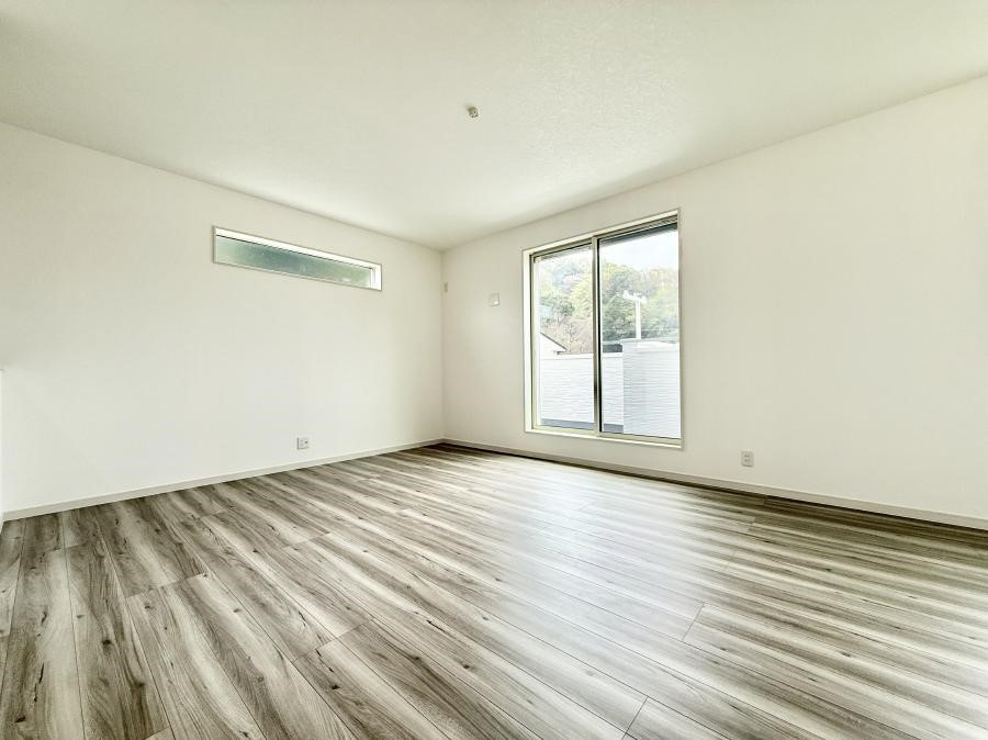 ���r���O ����