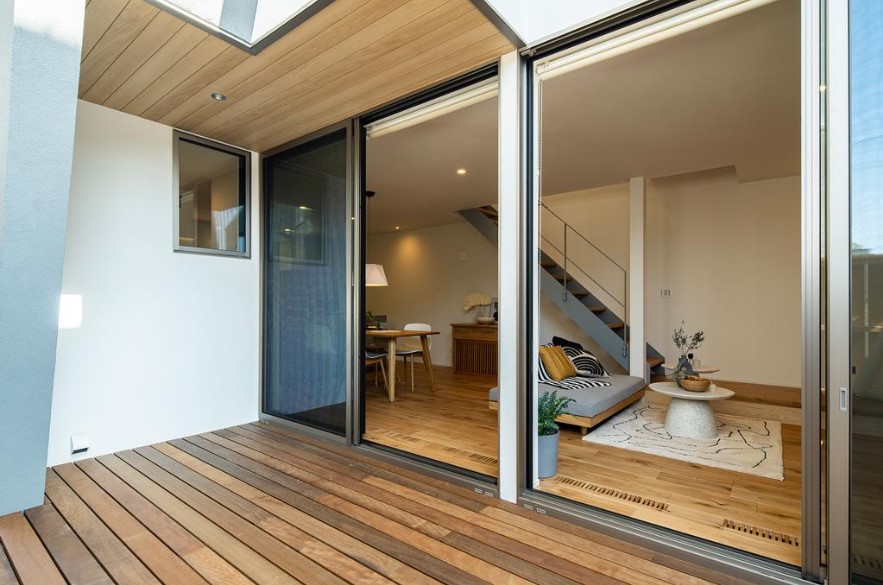 ���̑� �O�ρ��V�C�̗ǂ����̓E�b�h�f�b�L�ł̂�т�����ڂ���  