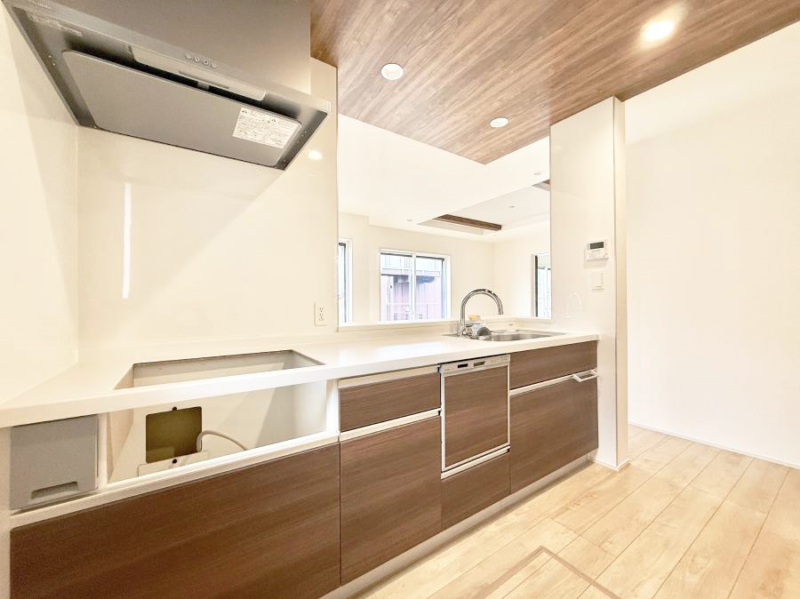 �L�b�`�� �����������������Ԃ����܂��A�Ί炠�ӂ��L�b�`��