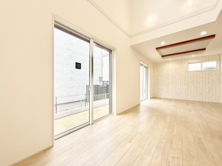 ���r���O ����