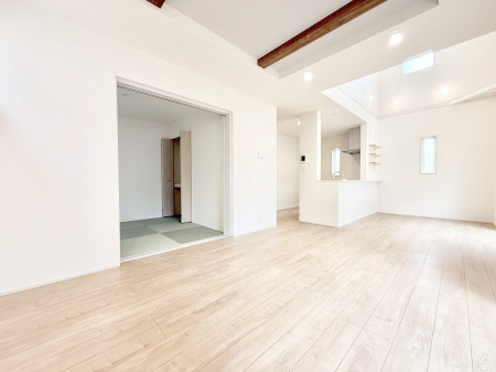 ���r���O ����