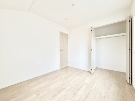 �Q�� ����