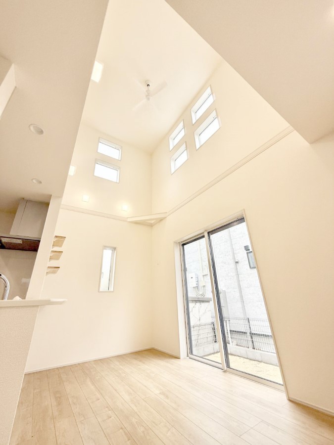 ���r���O ����