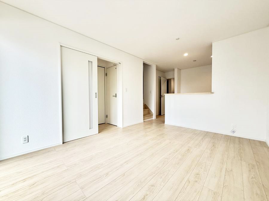 ���r���O ����