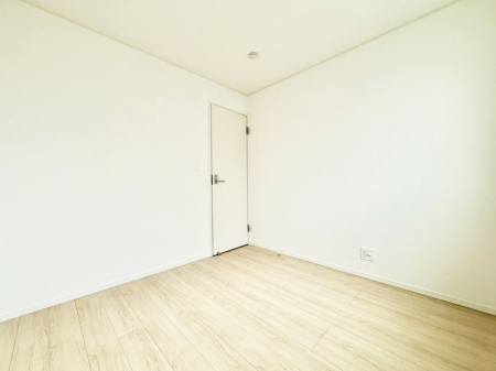 �Q�� ����