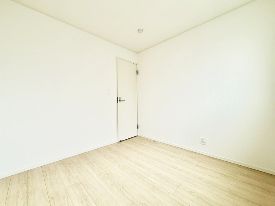 �Q�� ����