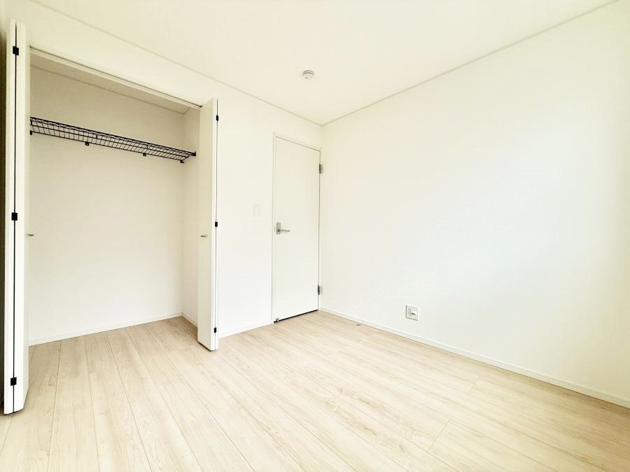 �Q�� ����