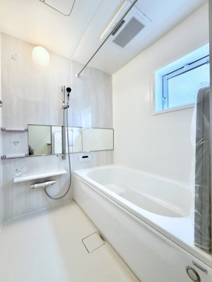 ���� �����������������F�����̕ǖʁA������芰����o�X���[��