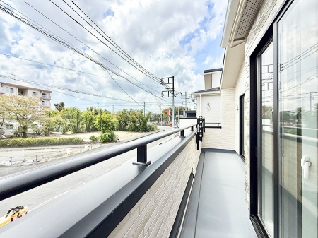 �o���R�j�[ ������ �G�߂̈ڂ낢����������J���I�ȋ�Ԃł�